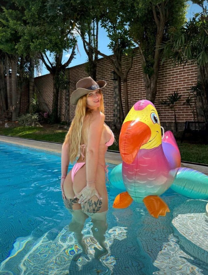 Mica Spengler 💋 tweet media