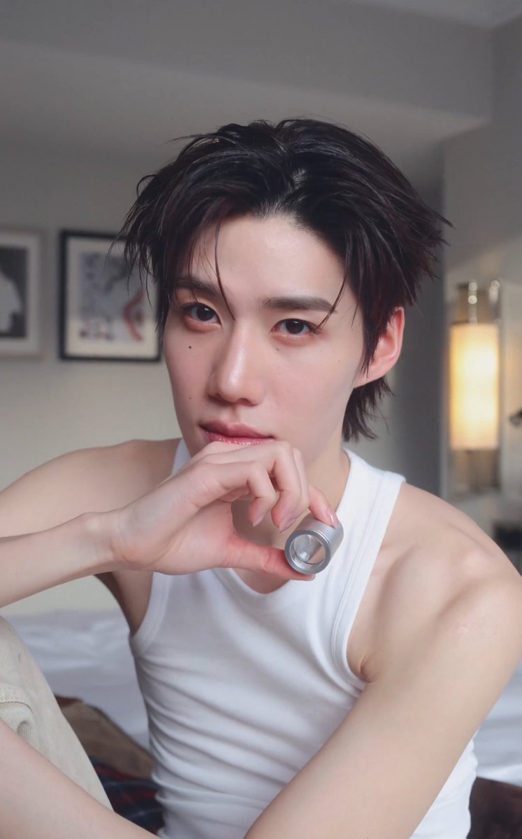 มีคนที่ดูดีขนาดนี้อยุ่บนโลกจริงๆอ่อวะ