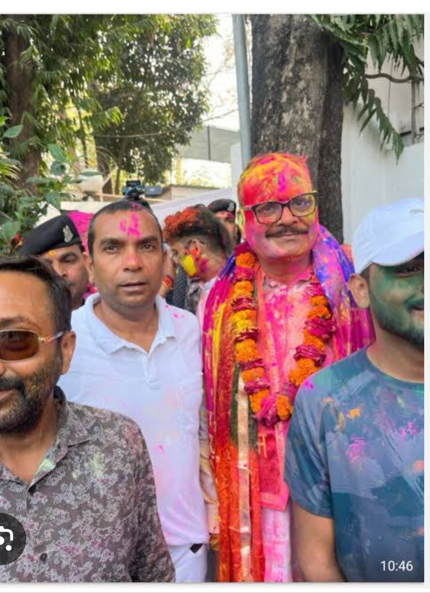 छपरी पत्रकार दिन रात ब्राह्मणों के खिलाफ जहर उगलता है और और उसी ब्राह्मण नेता के साथ उप मुख्यमंत्री आवास पर होली खेलने चला जाता है MY और जय भीम के साथ धोखेबाजी करता है