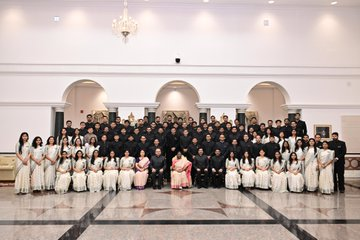 airnews_pune's tweet image. देशाच्या विकासात प्रत्यक्ष करांची भूमिका अत्यंत महत्त्वाची - राष्ट्रपती द्रौपदी मुर्मू  भारतीय महसूल सेवेच्या (IRS-IT) ७९ व्या तुकडीच्या प्रशिक्षणार्थींनी राष्ट्रपती भवनात राष्ट्रपती द्रौपदी मुर्मू यांची भेट घेतली.

@rashtrapatibhvn
#NationBuilding