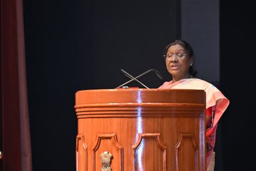 airnews_pune's tweet image. देशाच्या विकासात प्रत्यक्ष करांची भूमिका अत्यंत महत्त्वाची - राष्ट्रपती द्रौपदी मुर्मू  भारतीय महसूल सेवेच्या (IRS-IT) ७९ व्या तुकडीच्या प्रशिक्षणार्थींनी राष्ट्रपती भवनात राष्ट्रपती द्रौपदी मुर्मू यांची भेट घेतली.

@rashtrapatibhvn
#NationBuilding