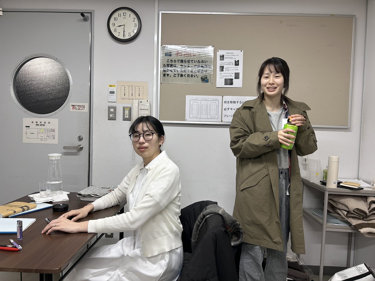 🎭劇団カタオモイ 3/15 ニシガワ図鑑『病気』まで あと4日🎭

なんだか『病気』というタイトルから見た後に体調わるくなっちゃうかもと思う人もいるようですが...そんな舞台ではありませんのでご安心ください🙂‍↕️笑

昨日は衣装つき稽古❗️
最後の追い上げです。もっともっといいものにするぞ〜🔥