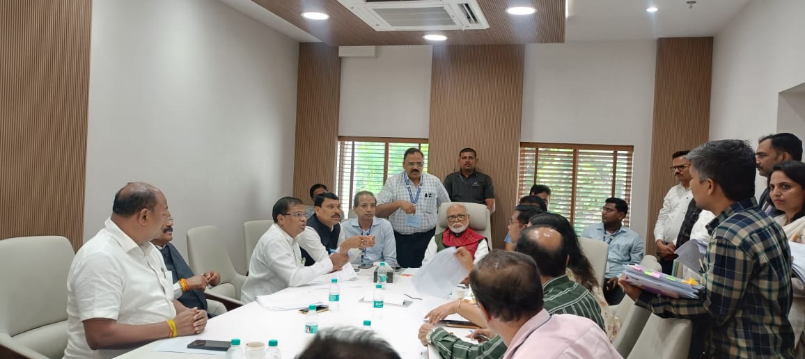 MasramRamdas's tweet photo. *गडचिरोलीतील शेतकऱ्यांच्या धान चुकार्‍यांचा प्रश्न मंत्र्यांसमोर; तात्काळ देयक अदा करण्याचे निर्देश आमदार रामदास मसराम* 

मुंबई  : गडचिरोली जिल्ह्यातील शेतकऱ्यांच्या धान खरेदी व चुकार्‍यांच्या प्रश्नावर आज महत्त्वपूर्ण बैठक पार पडली. * https://t.co/UGQvss2ymZ