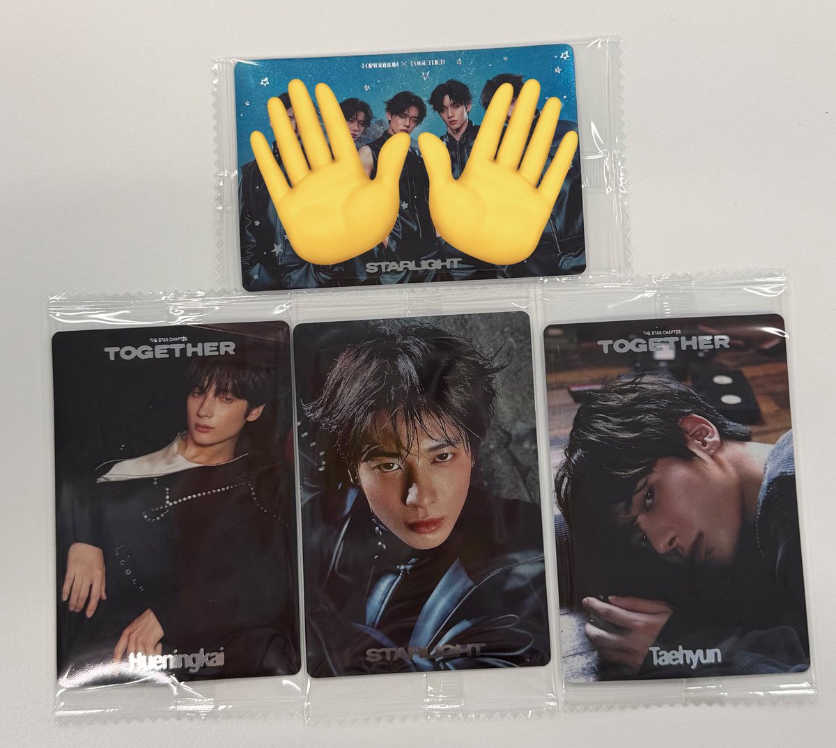 _sb_rb07's tweet photo. TXT バンダイ　ツインウエハース　交換

【譲】 画像のもの
　　(テヒョン、ヒュニンカイ)

【求】💖のスビン、ヨンジュン

郵送にて交換希望です❕📮
お気軽にお声掛けください🙂‍↕️🍀
#TXT交換 https://t.co/dWOZR3xxMR