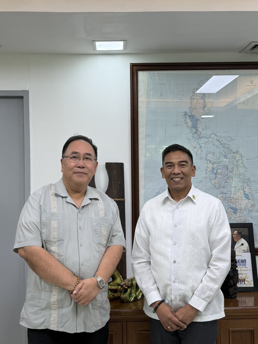 PHRCSOfficial's tweet photo. Meeting between Atty. Palpal-Latoc, Chairperson of the CHRP, and USec. Catura, AICHR-PH Rep and PHRCS E.D., to discuss monitoring the implementation of the NHRAP. Strengthening cooperation to advance accountability and a rights-based approach to governance. 🤝 #HumanRightsPH https://t.co/PXtC7URfje
