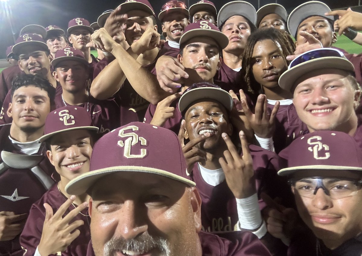 CoachWilson35's tweet image. DISTRICT WIN SELFIE!! 
#BLEED #PunchTheClock
