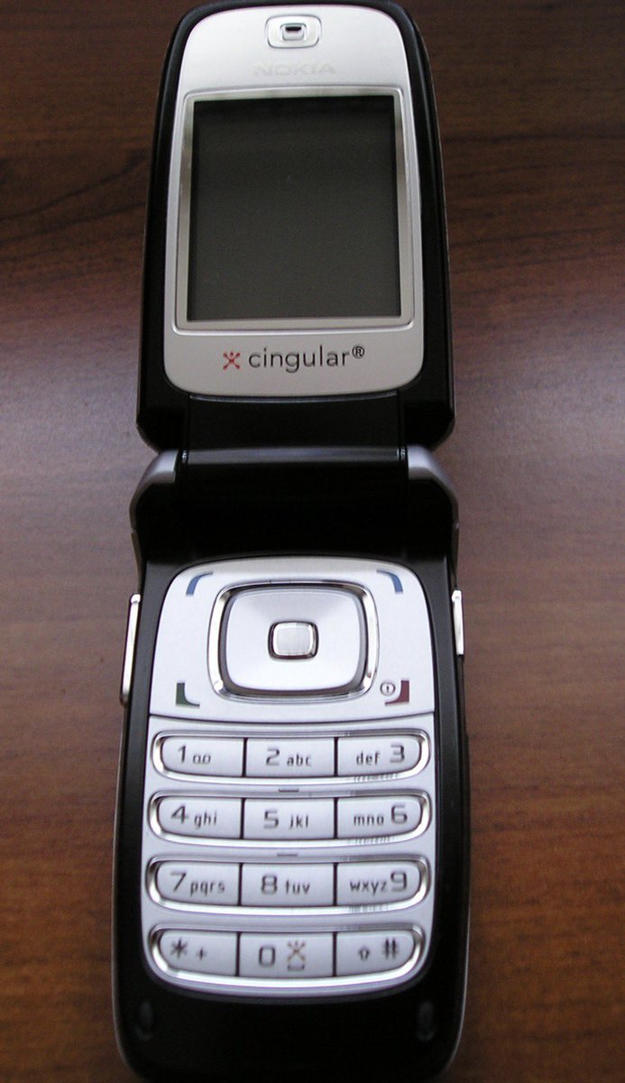 chrisz019's tweet photo. Ericsson or Nokia ?? https://t.co/C2f1K38dv8