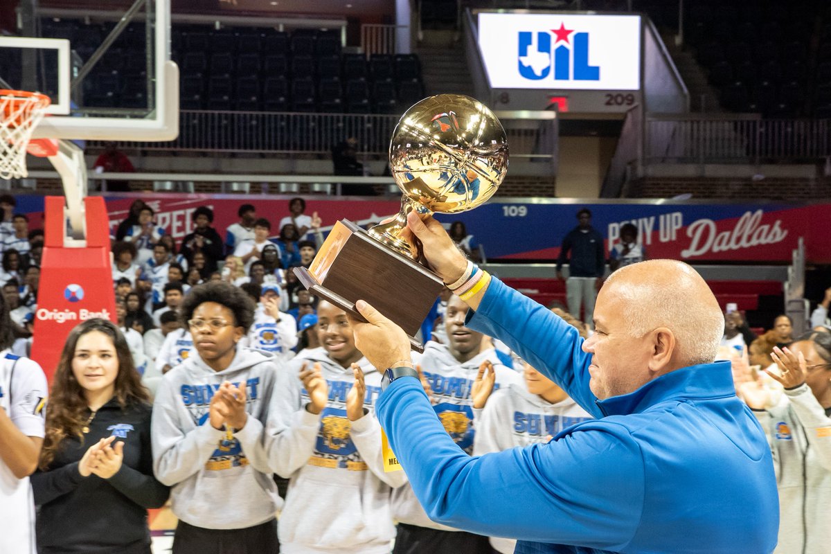 KayleeSmithsMom's tweet photo. Great win tonight for @JunitBasketball the student body and staff showed up and showed out supporting their team in the state semi-final. The road to San Antonio ends on Saturday when the Jags play for the State Championship!! #SummitLove @MISDathletics https://t.co/i8pxfEkcJf