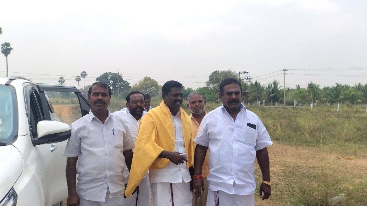 திமுக இளைஞரணி மற்றும் குறிச்சான்பட்டி சூப்பர் கிங்ஸ் கிரிக்கெட் கிளப் இணைந்து நடத்தும் மாவட்ட அளவிலான கிரிக்கெட் போட்டியை நானும் ஊத்துமலை இளைய ஜமீன் சுப்பிரமணிய பாண்டியன்  அவர்களும் தொடங்கி வைத்தோம்.