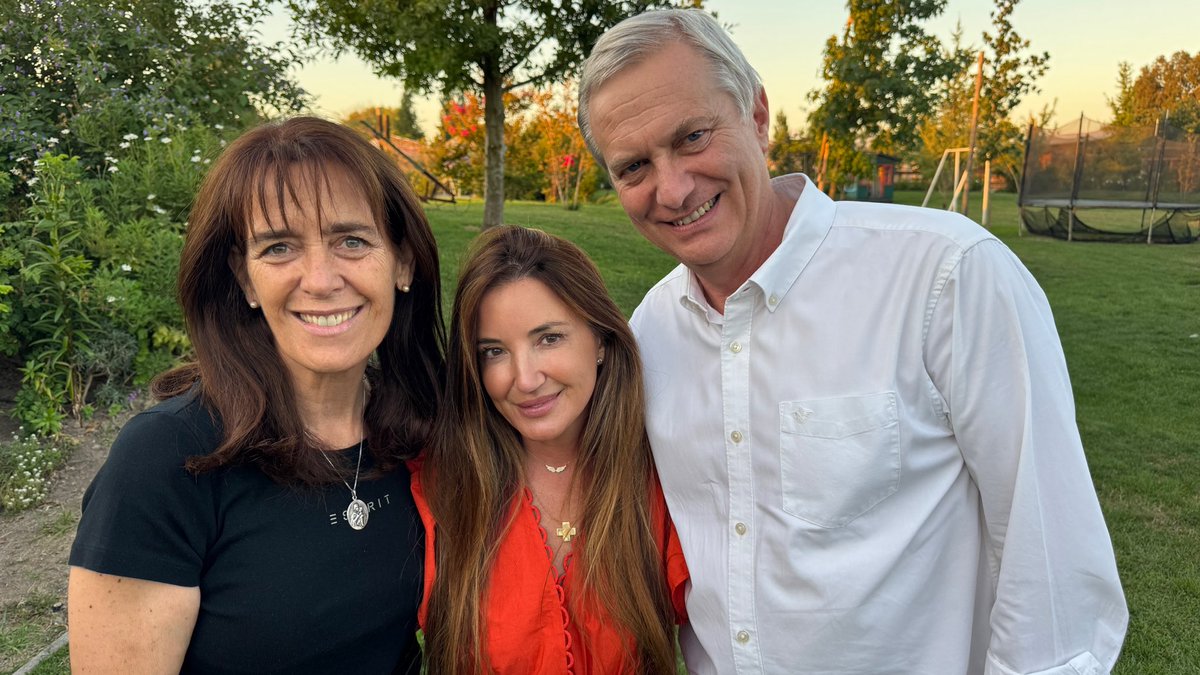 No hay tiempo que perder, lamentablemente #Chile ha retrocedido muchísimo. Con fuerza y valentía nuestro presidente <a href="/joseantoniokast/">José Antonio Kast Rist 🖐️🇨🇱</a> y la primera dama <a href="/piaadriasola/">piaadriasola</a> necesitarán del apoyo de todos para comenzar a levantarnos. Éxito para Chile #Kast ❤️🇨🇱