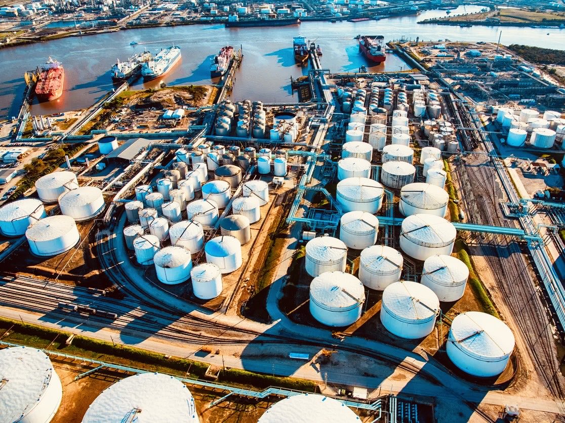 وكالة الطاقة الدولية تقترح سحب 182 مليون برميل لخفض أسعار النفط