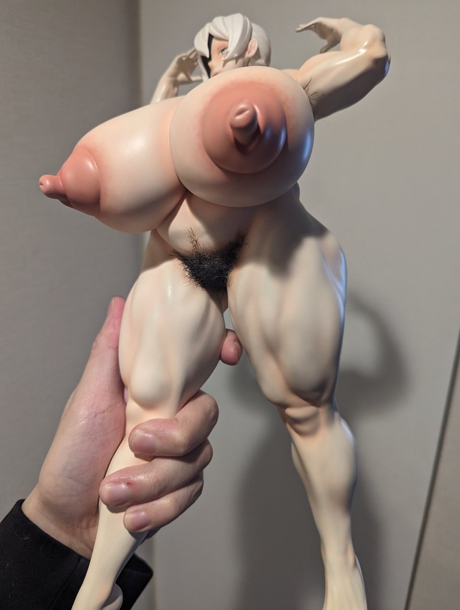 これが日本に残っている最後のサンプル在庫です。マッスルクロスのフィギュア、興味のある方はいらっしゃいますか?💪🏻 