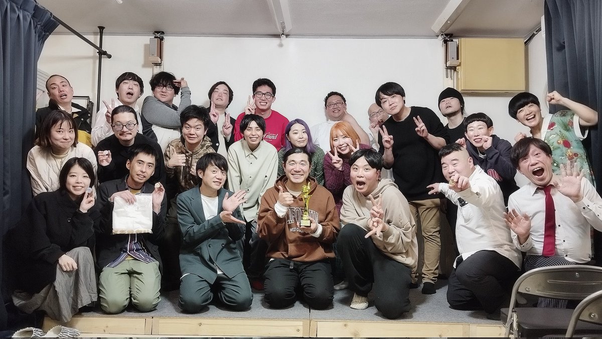 昨日はお笑い槙尾王決定戦でした！！
なんと優勝できました！！

特典でマキオカレー半年無料券をいただきましたので、通い詰めてレシピ盗みます！！ありがとうございました！！