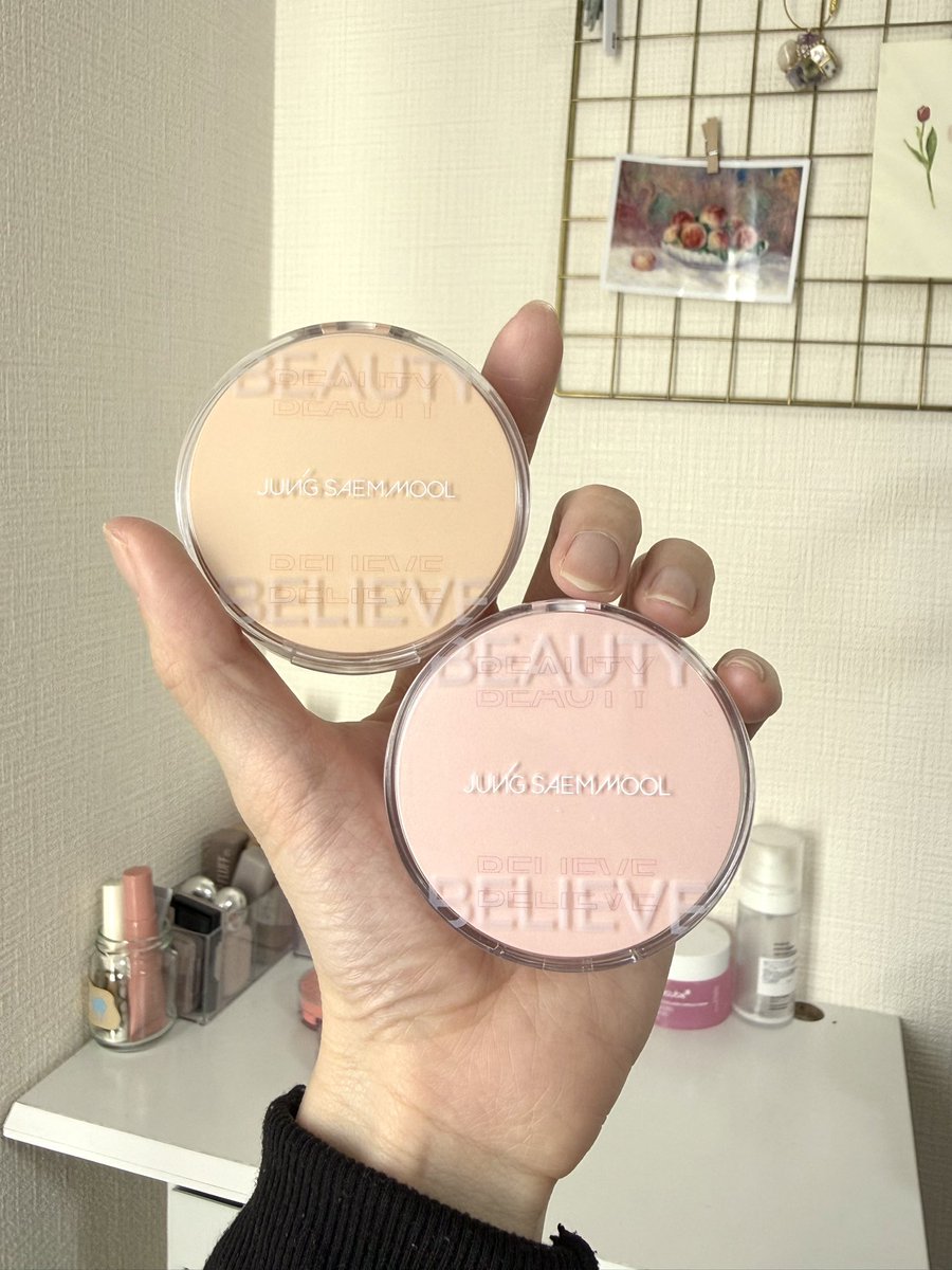 hibi__no_'s tweet photo. /
ジョンセンムル@jsmbeauty_jp の
クッションハイライターが可愛い…✨
\
ベース前に仕込むだけで、
内側から発光するようなツヤ肌に。
クッションタイプだから使いやすく、
自然な立体感が作れるのが好き😚🫰🏻
パケもかわいいよ〜〜!!
#PR #ジョンセンムル #HaloEffect #ハイライター https://t.co/lPhV3tqsGa