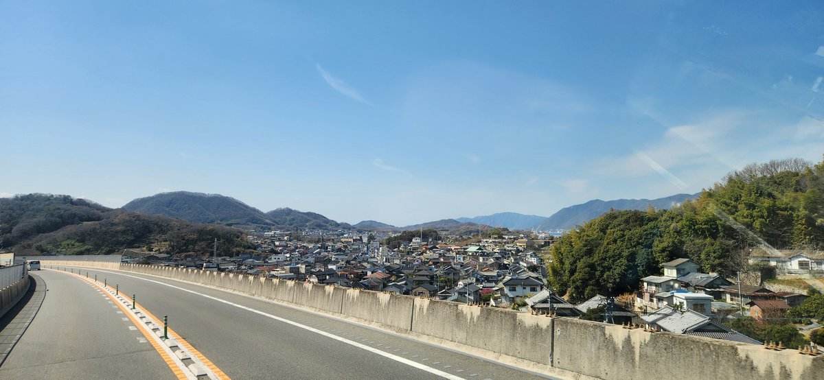 Drive_DQ10's tweet photo. おは福山🌞
からのしまなみ海道を通って今治へ🚚
昨晩は尾道ラーメン頂きました！
醤油味なのかな？美味しかったぁ🤤 https://t.co/qpnEv8P1Vx