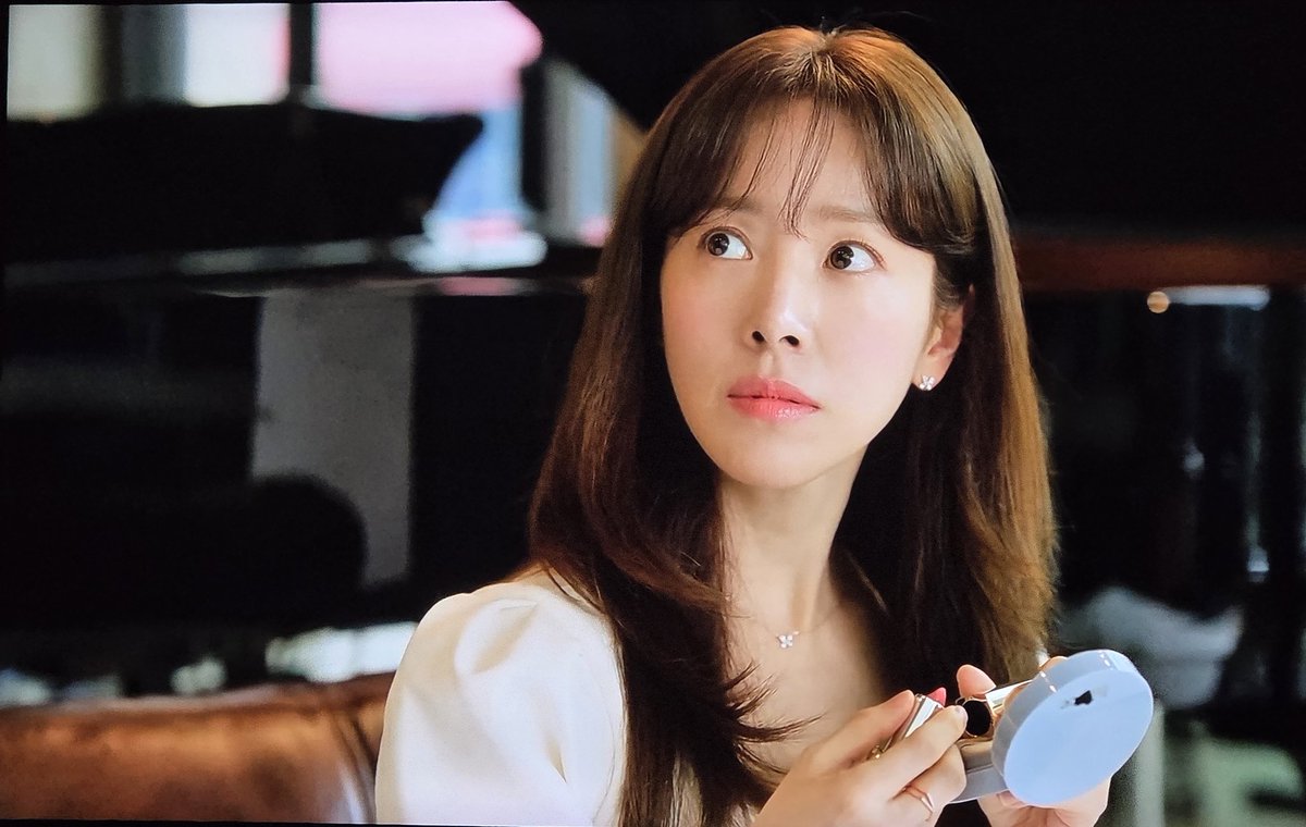 BrotherEzra's tweet photo. I wasn't sure about #ThePracticalGuideToLove until the 2nd episode. I couldn't figure the energy out until then.

I think it's good (?). Its got big money &amp; big names in it. It's got me curious to see more.

#ThePracticalGuideToLoveEp2
#Kdrama https://t.co/Fh8eo2Fdmn