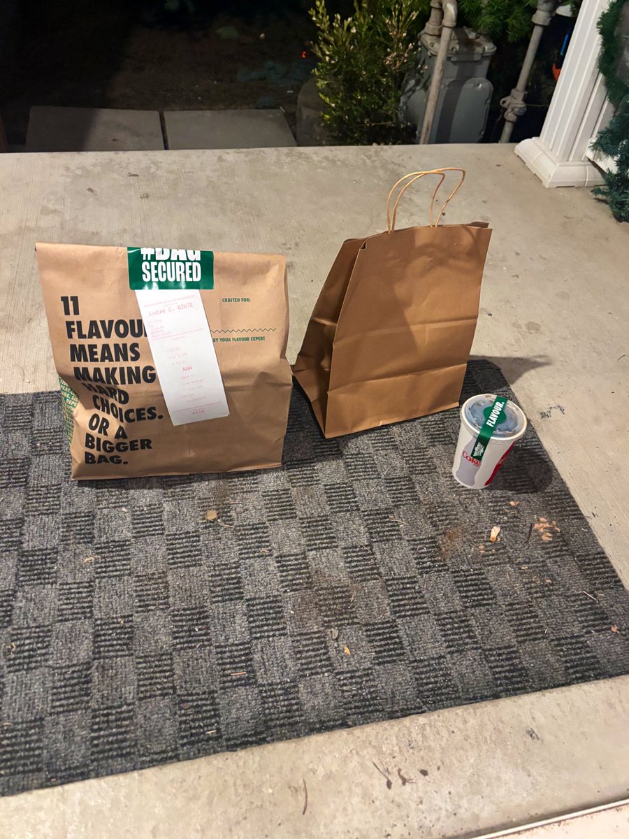 PrincessLessia's tweet image. Kk so for the last week I’ve been making simps order me food and im literally gonna get fat #lifehack