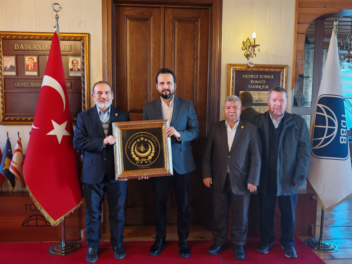 DTMaarif's tweet photo. Doğu Türkistan Maarif ve Dayanışma Derneği Yönetim Kurulu Başkanı Musacan Er ve beraberindeki yönetim kurulu üyeleri, Türk Dünyası Belediyeler Birliği (TDBB) Genel Sekreterliği görevine yeniden seçilen Taha Zahid Özdemir’i makamında ziyaret ederek tebriklerini iletti. https://t.co/wfgagi1oB0