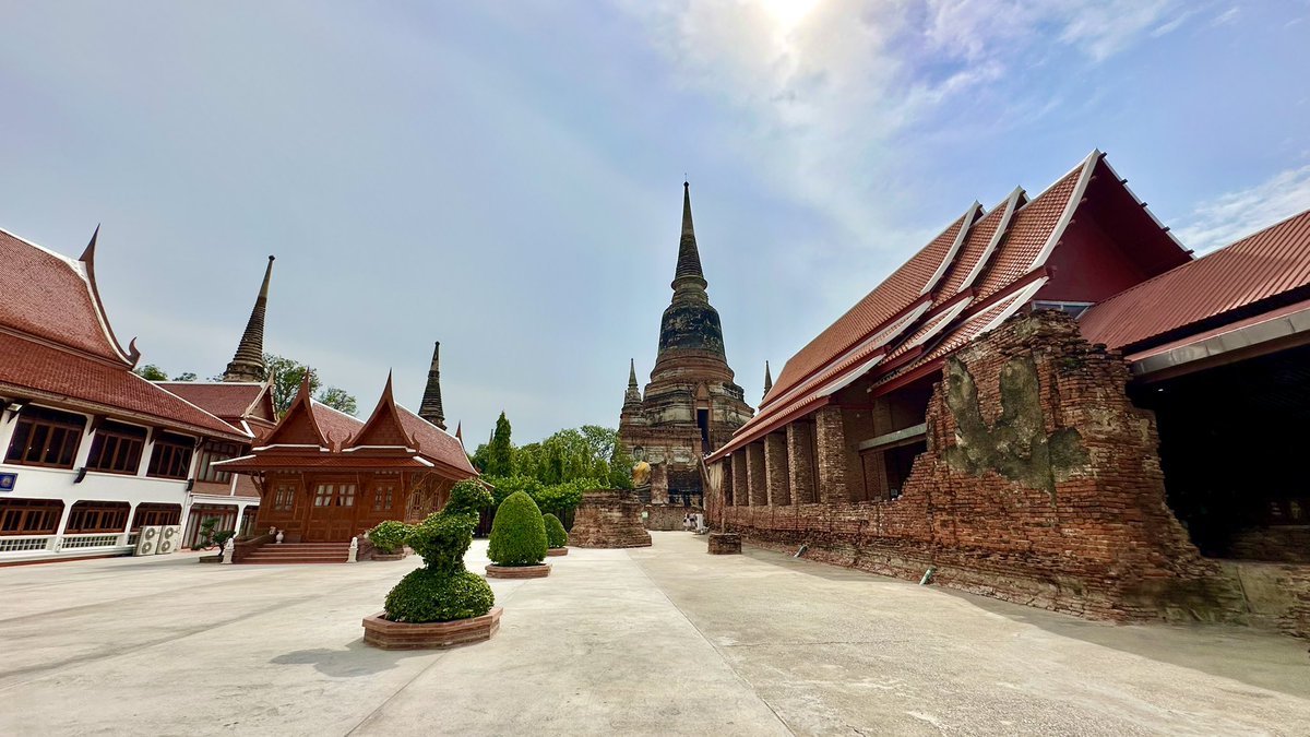 sasaz33's tweet photo. #Thai 

昨年久々にタイ🇹🇭に行き、改めて彼の国の良さを実感。
人も優しく、おもてなし精神は日本よりも上を行っている。

料理の種類も豊富で、各国の美味が融合している。
ミシュラン星付きの庶民の味も沢山ある。

暫くまた、タイに通い、タイの事を多く学び、体感したいと思います。

#THAILAND https://t.co/uPsAuDskaR