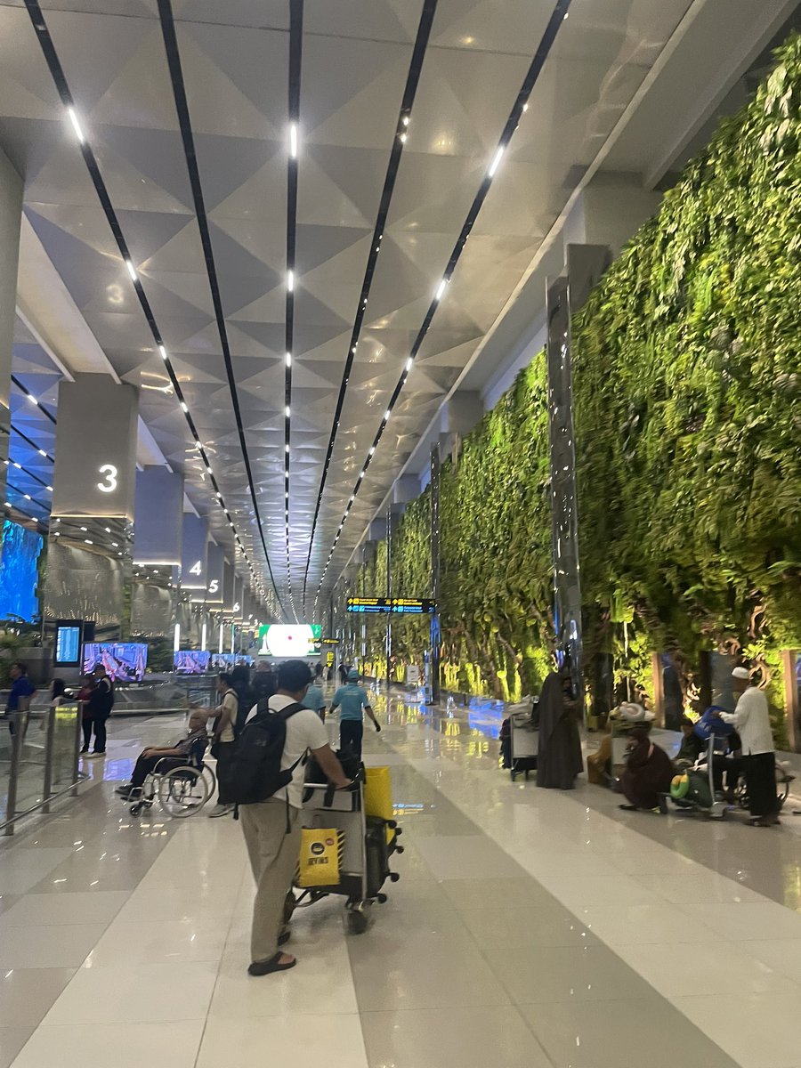 chinese couple tweet media