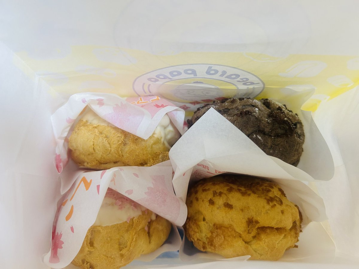 昨日美味しいのいっぱい食べたんだー うへへへ( ◜ω◝ ) いちごシュー
