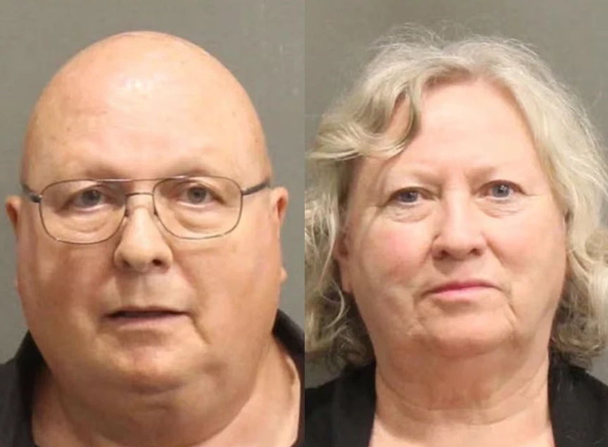 BlackNews's tweet image. White Pastor and His Wife Allegedly Forced Their Adopted Children to Eat Trash

blacknews.com/news/myron-cho…

#whitepride #whiteprivilege #crimenews #crimewatch #crime #shocking #SHOCKED