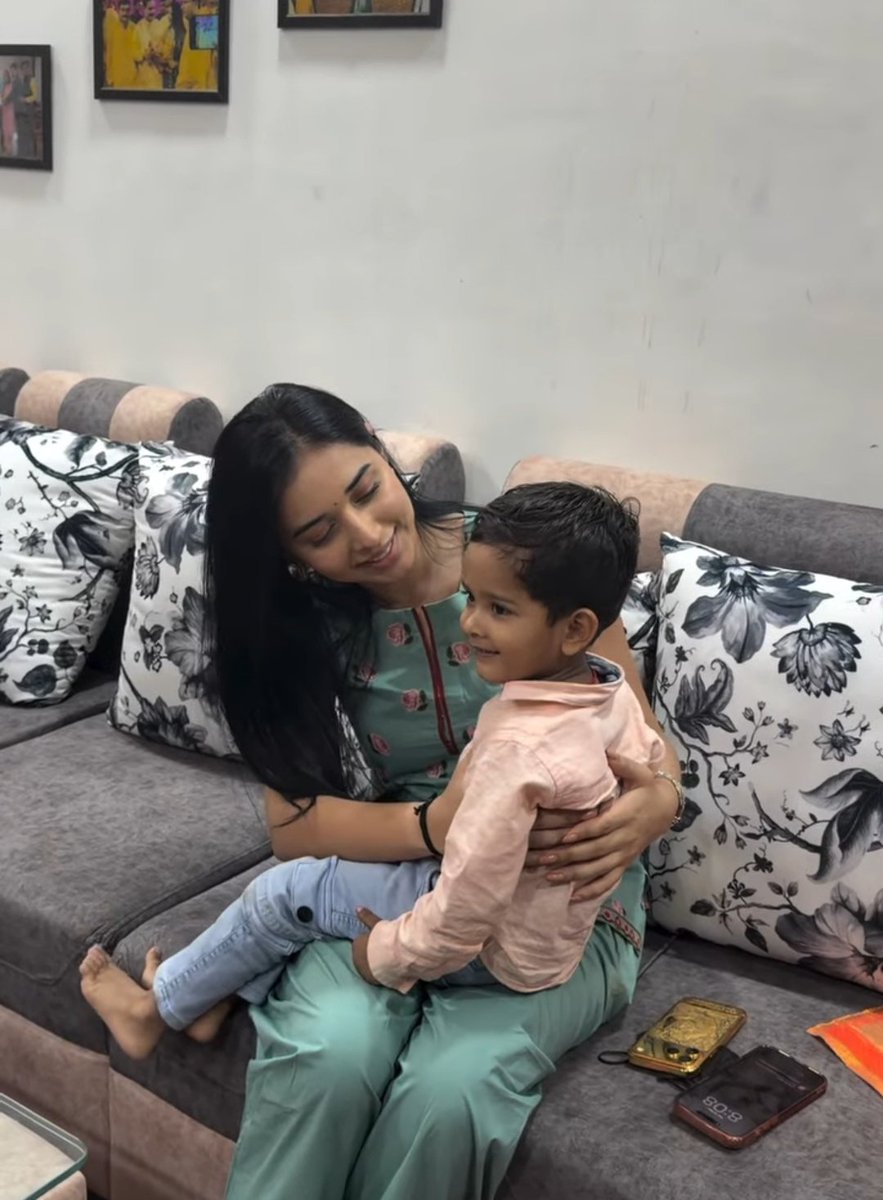 Tanyastan5's tweet photo. western outfit looks good on her 🔥
but her in a kurti >>>
It’s so simple, yet she looks incredibly beautiful 💚

#TanyaMittal https://t.co/Ufp9e01J7G