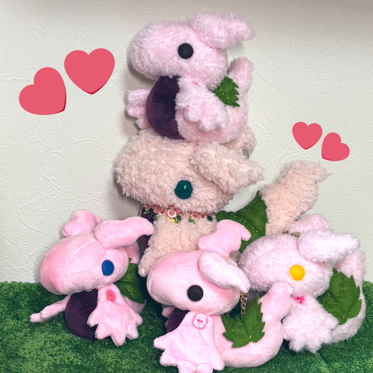 _Bamboccio_'s tweet photo. こんにちは、なかなかお知らせできてなくて申し訳ありません（−＿−；）

桜餅ゴーストドラゴンぬいぐるみをたくさん作っている途中です🌸

着色と装飾品を付けたら完成予定です♪
火の玉パーツは通常サイズの子に付ける予定です🔥 https://t.co/cKhOVbGOpJ
