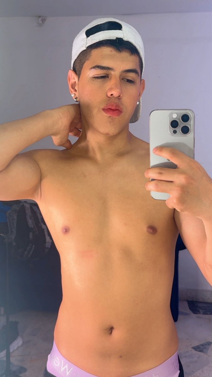 AngelKhouri's tweet photo. https://t.co/aDIBY2OaNn
“If looks could talk, you would already know everything I want. 
#miradas #sexy 
🔥🤤 https://t.co/OpvvleUwvI