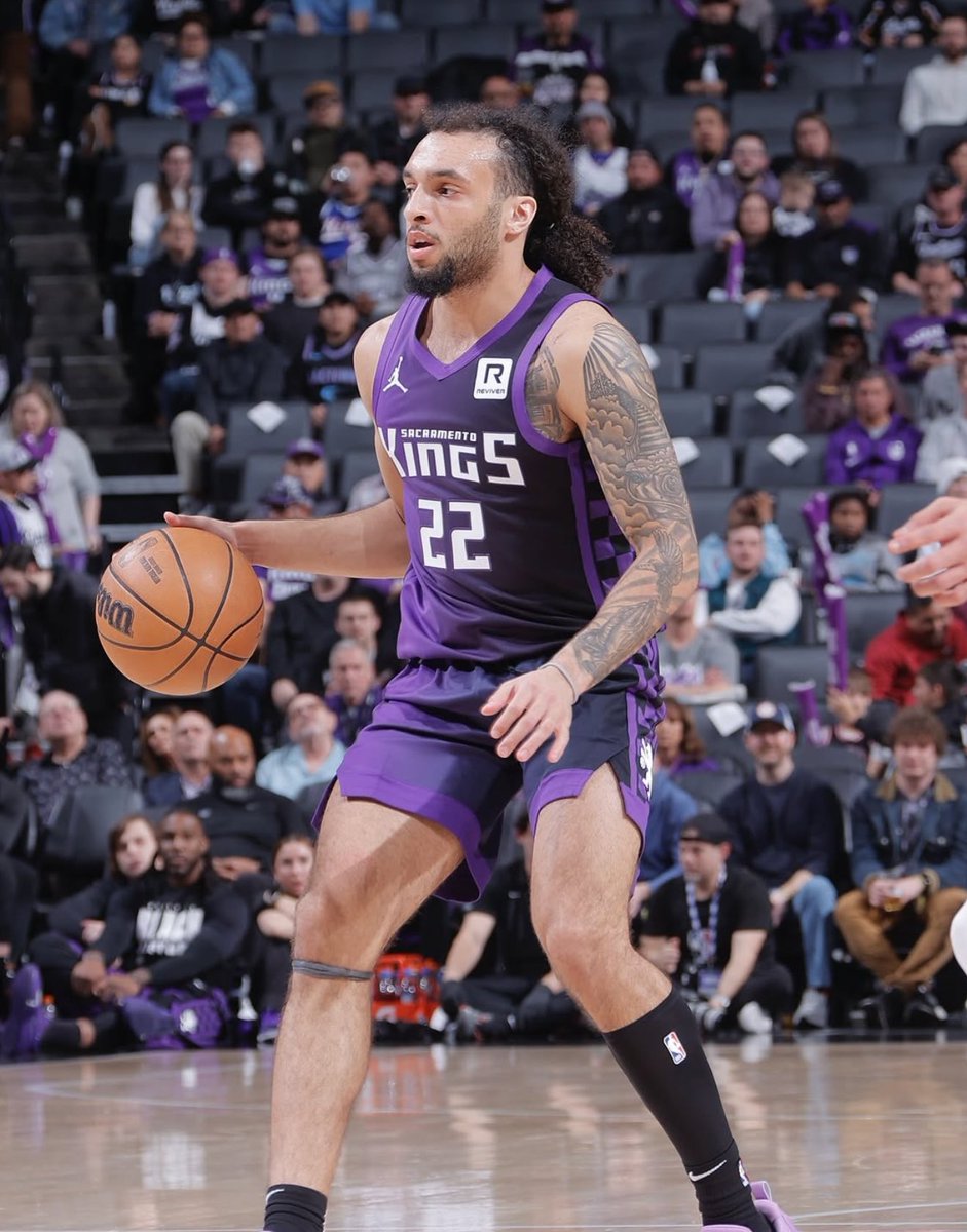 TheHoopCentral's tweet image. DEVIN CARTER IN THE 4TH QUARTER TONIGHT:

22 POINTS
3 REBOUNDS 
2 ASSISTS 
8/11 FGM
3/4 3PM
3/3 FTM

KINGS WIN. 🔥🤯