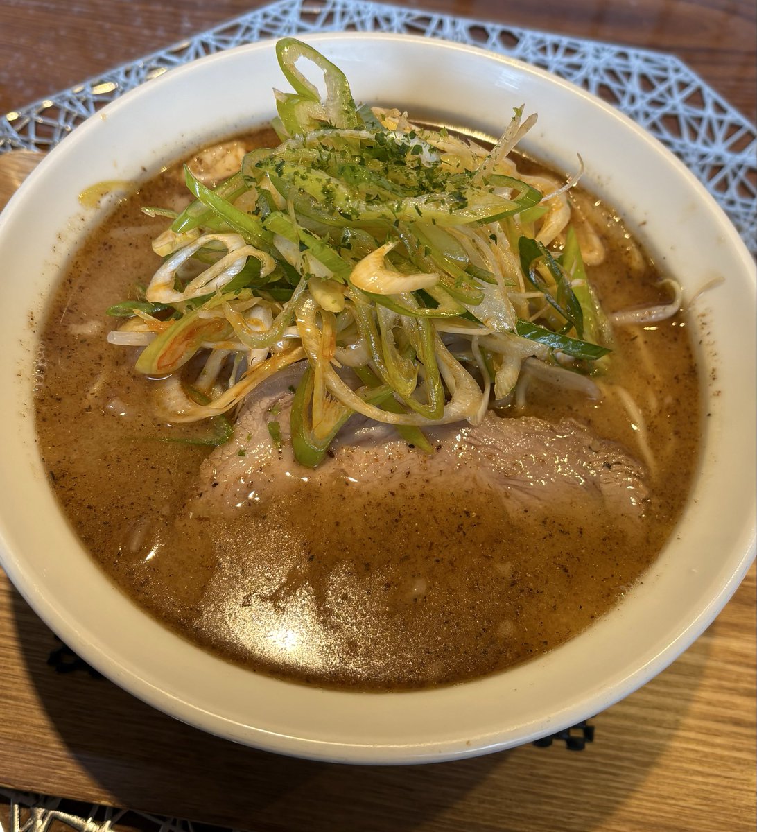 ～中華そば さかうち～
『中華そば【みそ】』辛ネギTP
さかうちさんの限定味噌をいただいてまいりました🍜香ばしくて奥深いスープ！とても美味しかったです！ご馳走様でした🙇‍♂️