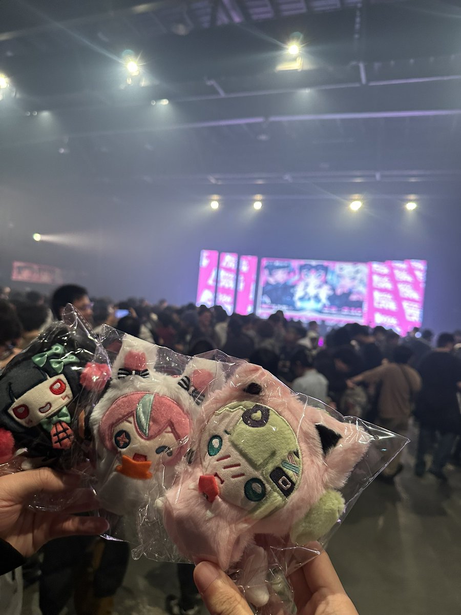 Vic3103Vk's tweet photo. 誕生日で参加できて本当によかった！
余韻が一生物になりました〜
 #ZENLESSLIVE2026 https://t.co/A9pviewzeA