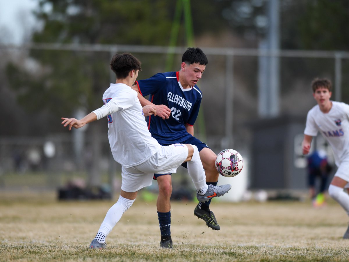 ValleySportsPix's tweet photo. Bulldogs vs Rams #WEareEHS #ThisIsTheCWAC #CWACBSoccer2026 #SportsPhotography https://t.co/JxBYPg7zrW