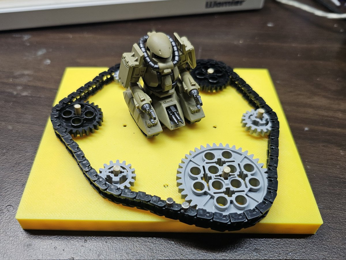 まこりん(<a href="/makorin3506/">まこりん🌿異世界模型亭</a>)さんのコンベア作業を参考に製作しています。アリー（AliExpress）でMOCチェーンを購入したので、ギアはスペックを確認してから3Dプリンターで出力する予定です。