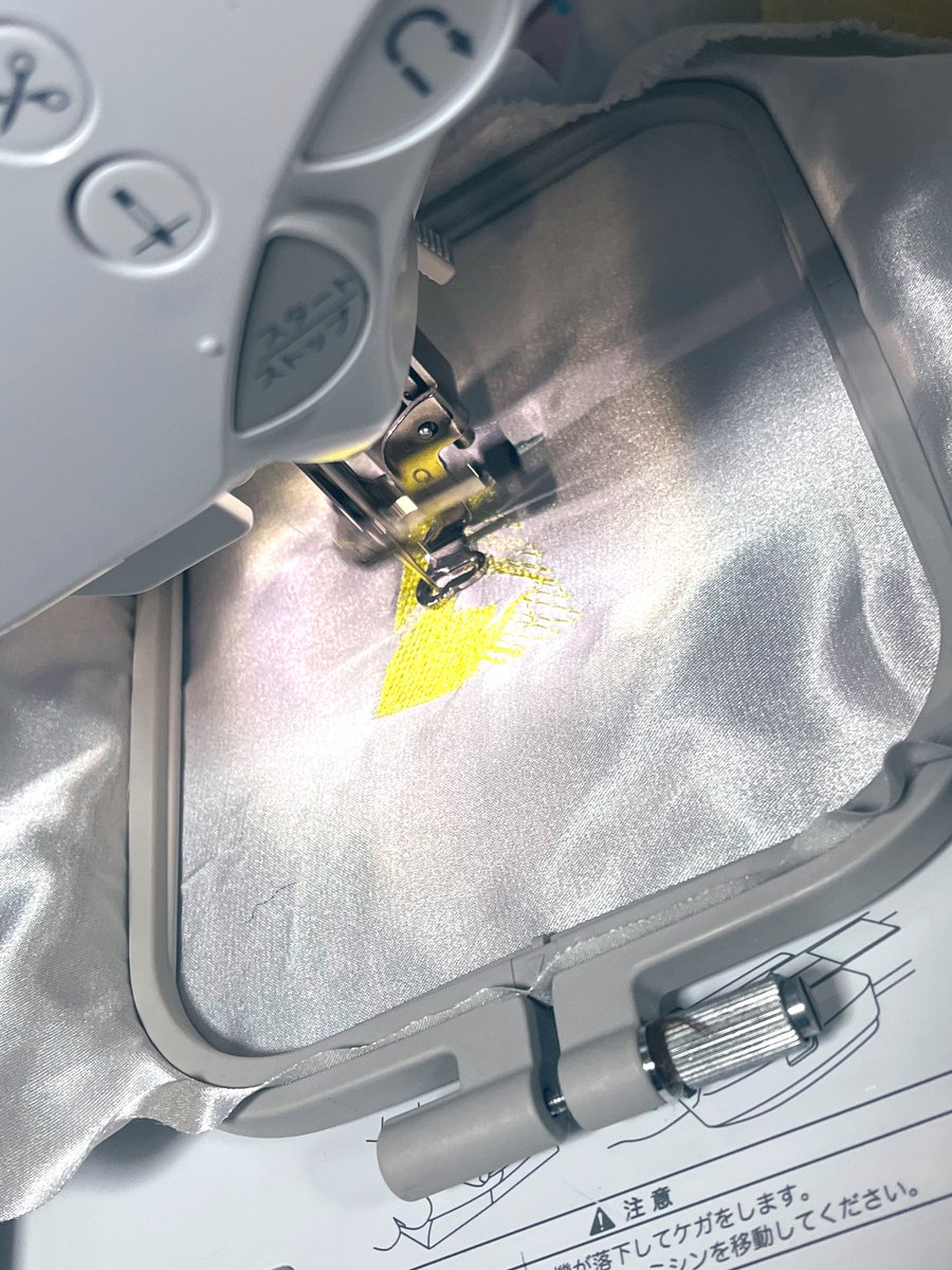 4月のぬいFes感謝祭に向け、ファッションセンターHSBearは工房フル稼働でスカジャンを刺繍中🪡

この日はいつものクマ用と、あとぴよぴっこさんの足長20cmちゃんに向けたサイズをご用意いたします。もちろんサイズが合えば、どなたにもご着用いただけますよ❣️

また進捗ご報告いたしますね🧸