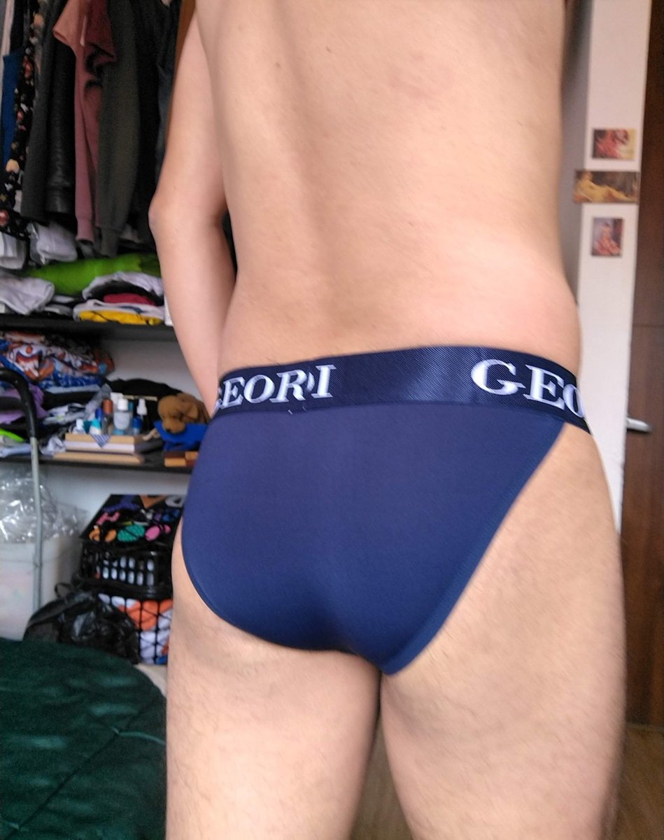 Javertx's tweet photo. @RICH_MOTOPAPI Uff rico sentarse https://t.co/qlQ1SsN5Z2