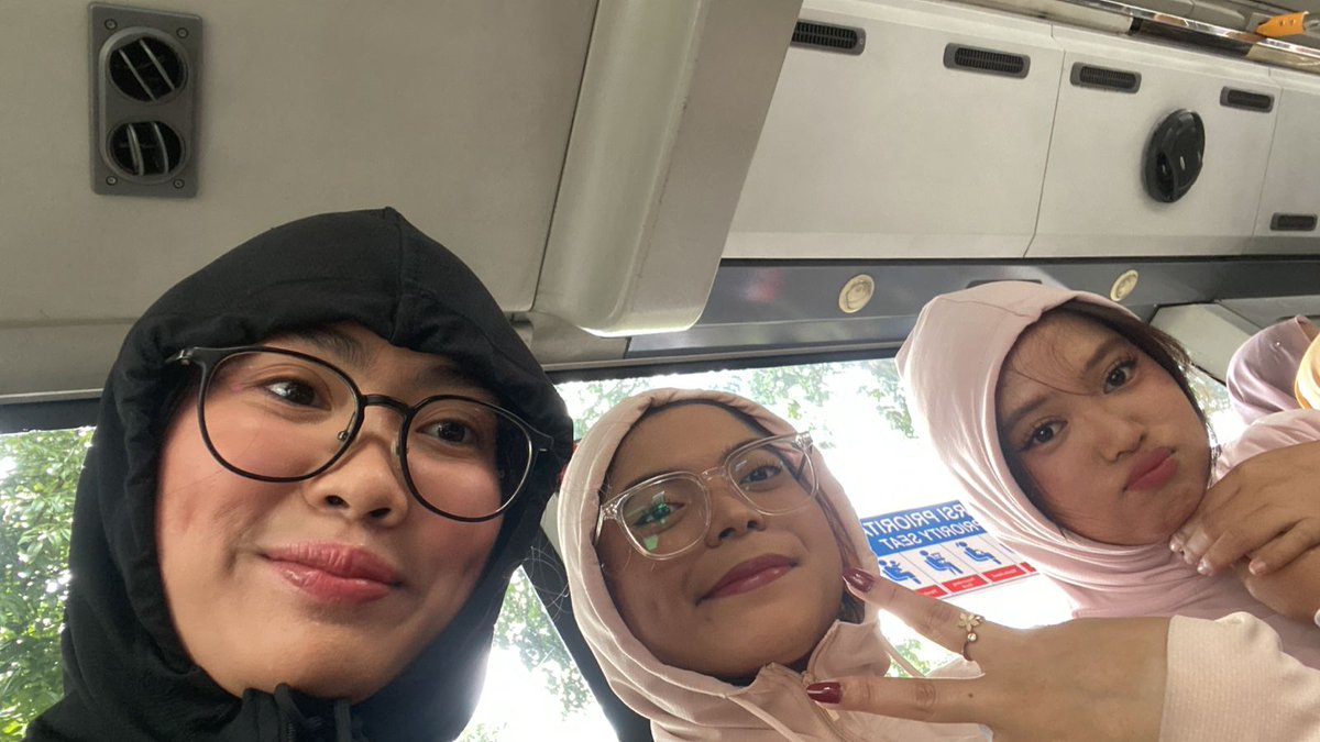 deffnotly's tweet photo. berangkatnya.... https://t.co/WoTa5JXIO7