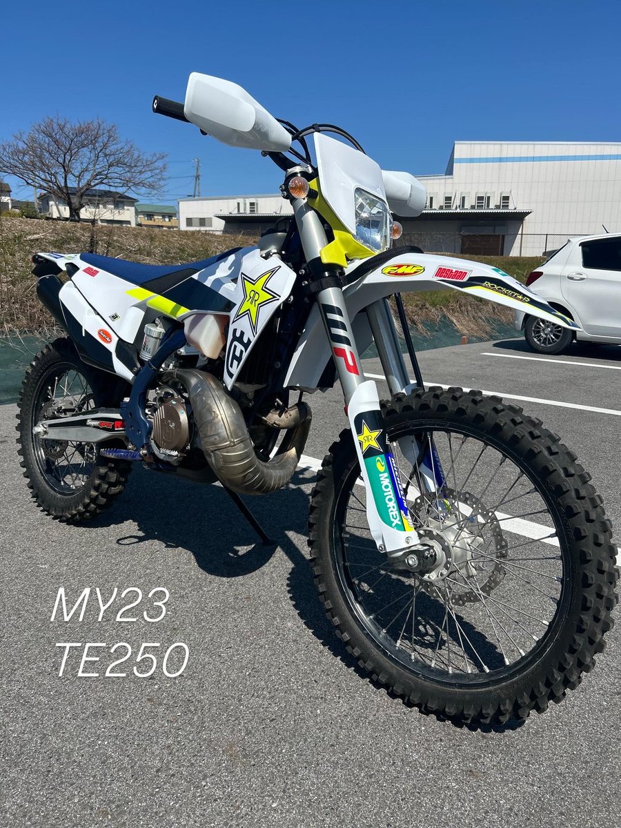 Tvy3BkvIN8s2bK6's tweet photo. 🚨中古車情報🚨
23年式
TE250
外装も綺麗に整えました😍👌
今ではみんなが欲しがる車両🏍️
出しちゃいます🤗
これもかなり希少車種‼️
早い者勝ち☺️
お問い合わせお待ちしております☎️✉️🤙
#ルサンバレー
#ハスクバーナ
#te250
#中古車出しちゃうよ
#早い者勝ち https://t.co/7t81D2HrCK