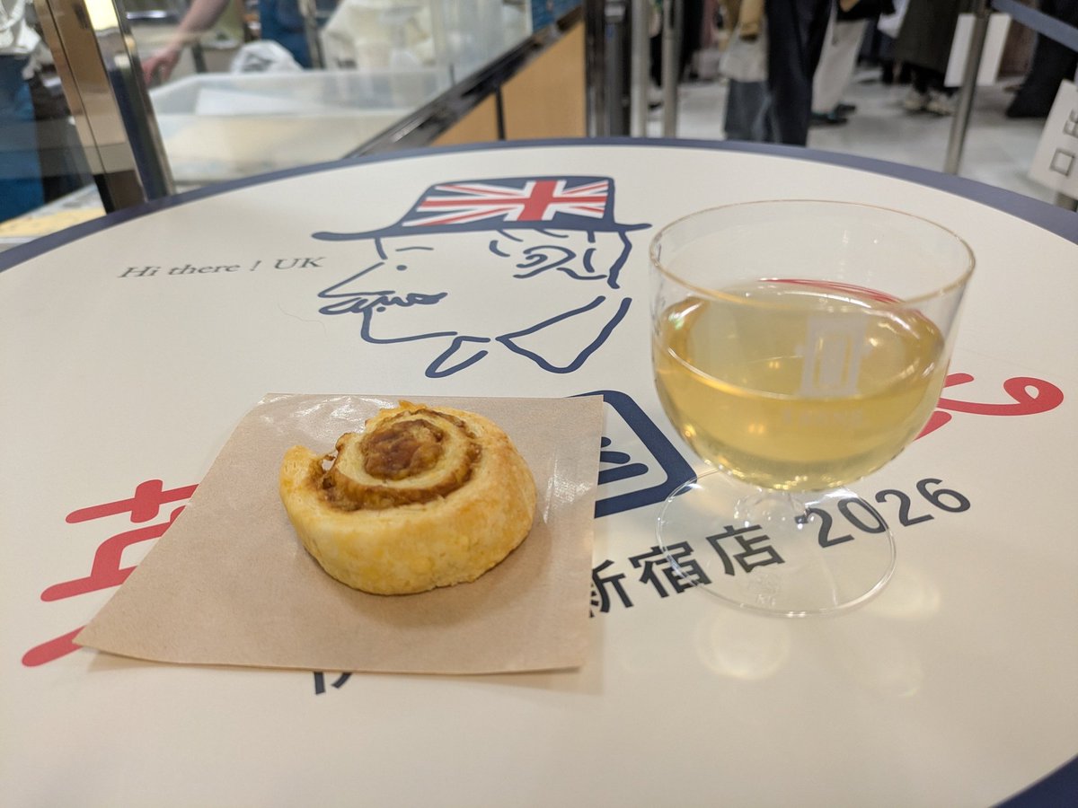 gulcosamine's tweet photo. スティルルームスさんのプルミエール・ブラン2024とマーマイトスコーン
スコーンはコクと塩がワイン進むしワインは香りが高くて飲みやすい
すぐ飲んでしまった https://t.co/dHVSsWxDiO