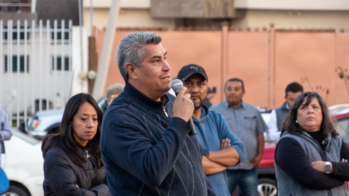 LaloMedecigoMR's tweet photo. En La Providencia nos reunimos con vecinos junto al director de Seguridad Ciudadana y elementos de la corporación, para escuchar de frente sus inquietudes. 🚔

Mantener este contacto nos permite atender sus preocupaciones y fortalecer la seguridad en nuestra #CiudadDeLaComunidad. https://t.co/7jCSKBMhct