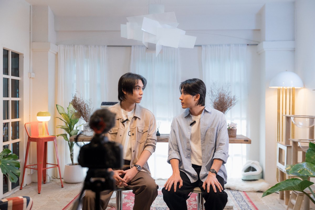 แค่มองหน้ากานน้องก็เขินๆ จาแย่แล้วฮับ!😳

[PHOTO BEHIND THE SCENES]
#CatForCashEP8 🐈🐾
<a href="/Firstkpp/">First.kp</a> <a href="/myktnw/">KHAOTUNG</a>