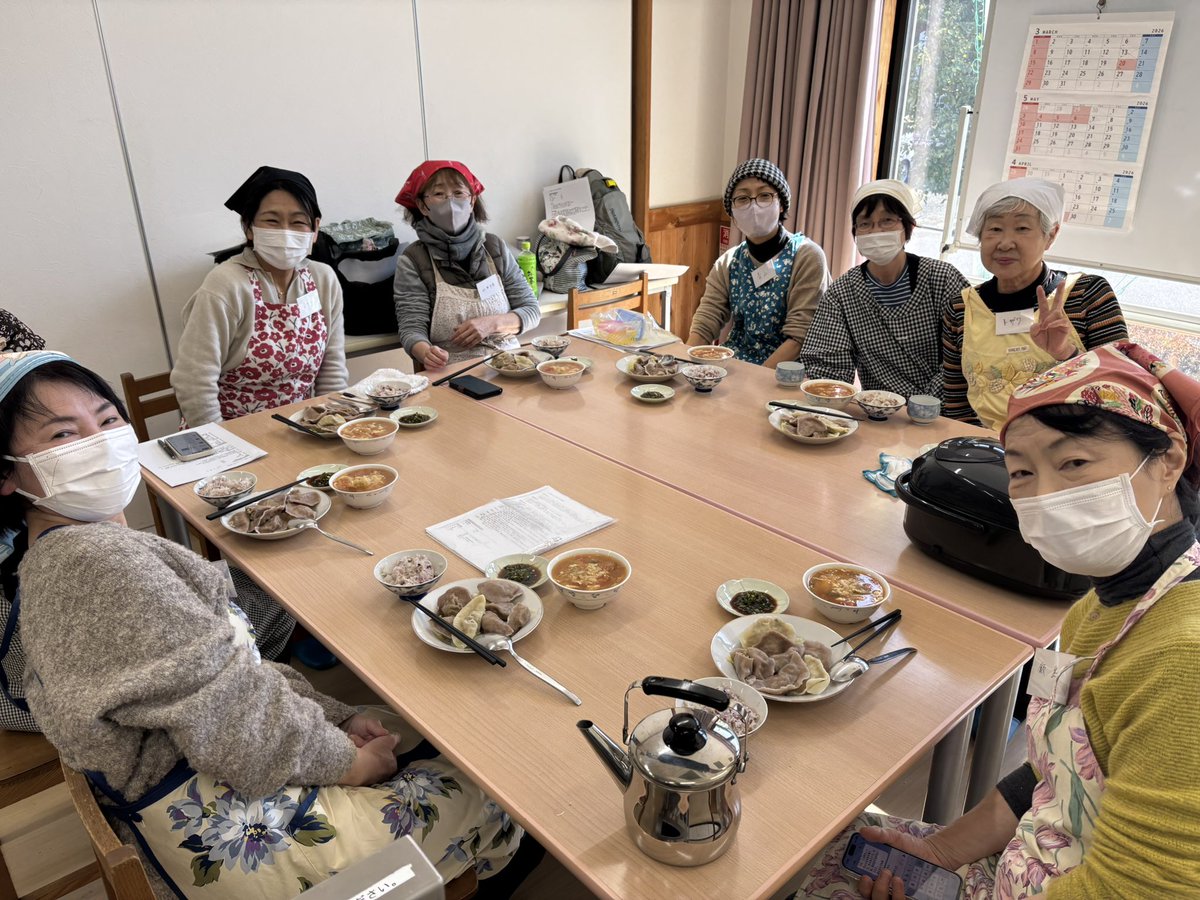 7tsuzuka_farms's tweet photo. 日野市
はじめてのお家薬膳教室

今月のテーマは「老化防止」
・長芋と栗の16黒米ご飯
・黒豆の水餃子
・春のスープ
・薬膳茶

水餃子🥟は皮から手作り。出来上がりはもちもち、たくさん食べても胃もたれなくスッキリ。食材の性質を知り、美味しく学ぶ薬膳教室です。 https://t.co/2rWbHQCpkt