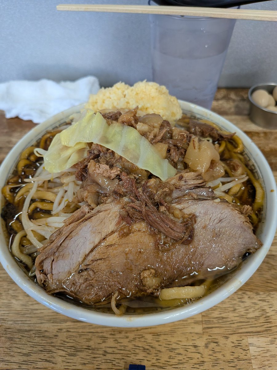villainjapan's tweet photo. ラーメンマルタ🪵滋賀草津🦆
卒業限定黒煮干し🍜
たまたまモジャオといつもの相席🏩 https://t.co/bfJV8CKX4Y