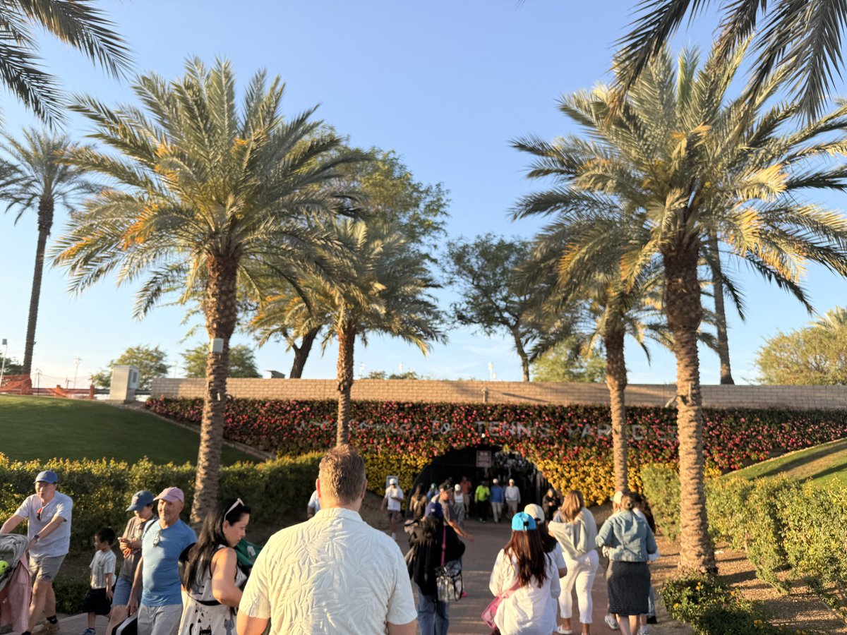 MrsHotAsh's tweet photo. Indian Wells, Ca | BNP Paribas Open https://t.co/FuCLz0ehPJ