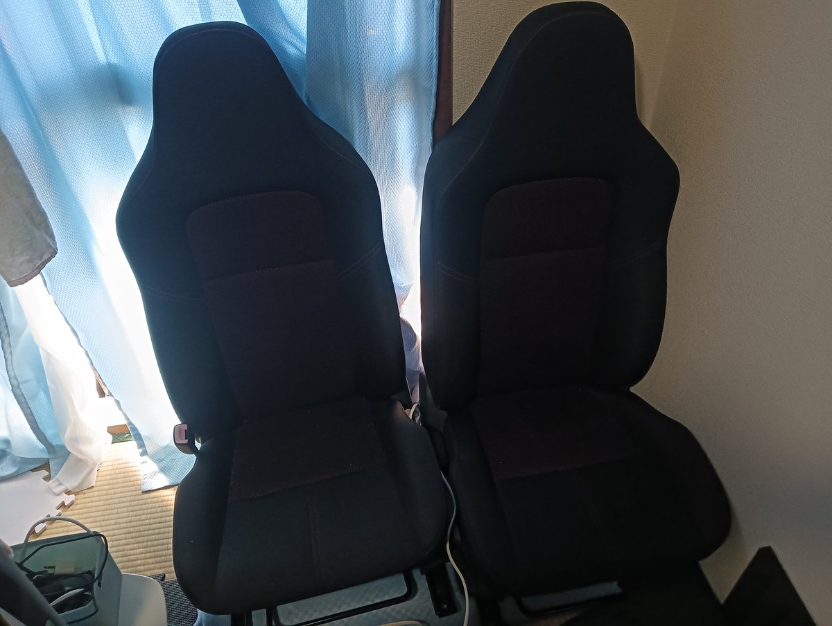 zc33s19731231's tweet photo. 直接取引限定ですが、ZC31Sの純正シート左右セット欲しい方いらっしゃいますか？
車検用としてだけでなくZC◯1系のスイフトで流用やリフレッシュ目的にいかがですか？
特にいらっしゃらなければアプガレに投げてきます🤣 https://t.co/Sl6R6Sk3cg