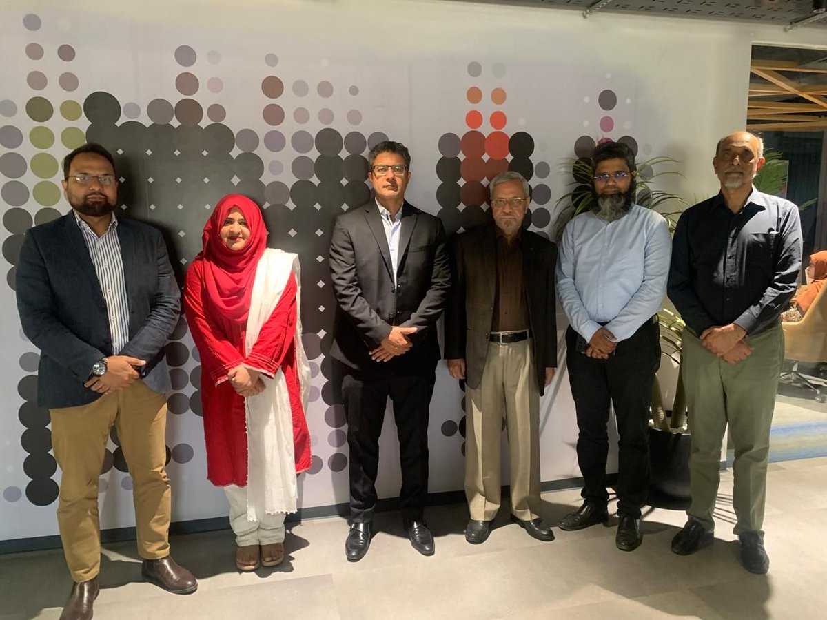 PakSingleWindow's tweet image. #PSW hosted a strategic meeting with representatives from the Healthcare Devices Association of Pakistan (#HDAP) to discuss the #DRAP Import NOC process for medical devices. During the meeting, key insights and valuable feedback were shared on import procedures and regulatory
