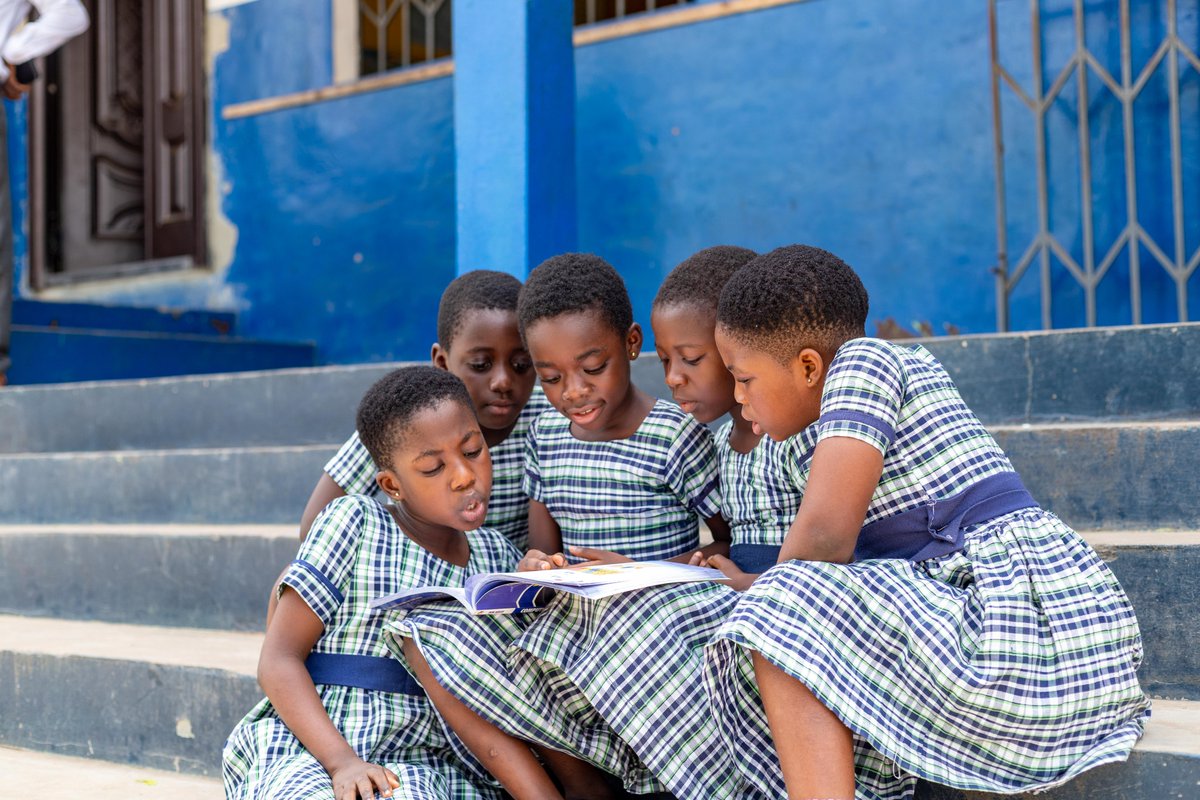 Tweedehands spullen in Nederland voor beter onderwijs in Ghana?

Zeker! Stichting KOOK verkoopt tweedehands spullen en met de opbrengst wordt o.a. schoolmeubilair gefinancierd voor de Loggu-Sagu Primary School via Help Ghana.

Heel dankbaar voor deze steun!

#ghana #educatie