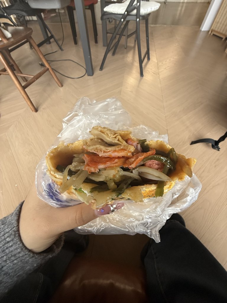 我是真的不会打游戏啊 tweet media