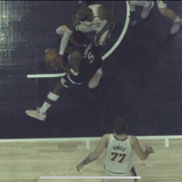 LakeShowYo tweet media