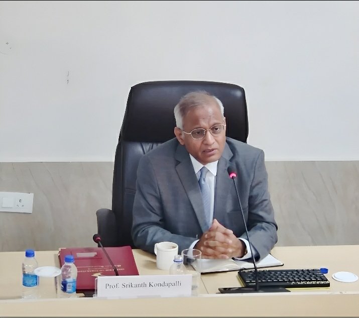 Sri_Kondapalli's tweet photo. Spoke yesterday at Centre for Aerospace Power and Strategic Studies on "China's Nuclear Doctrine"
Moderator- Dr Manpreet Sethi
PC - Prahalad Kumar Singh
#CAPSS #China #Chinese #CCP #India #PLA #chinamilitary #nuclear #nucléaire #nucleardoctrine #bmd #ballistic missiles https://t.co/Paq5sI1BME